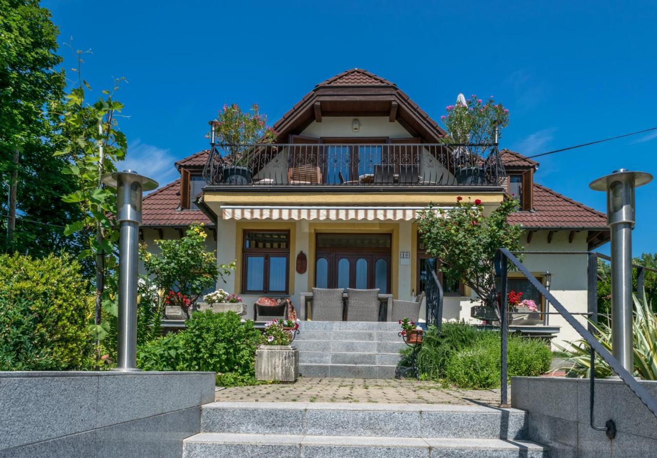 Mikes Vendeghaz Hotel Balatonfured Exterior photo