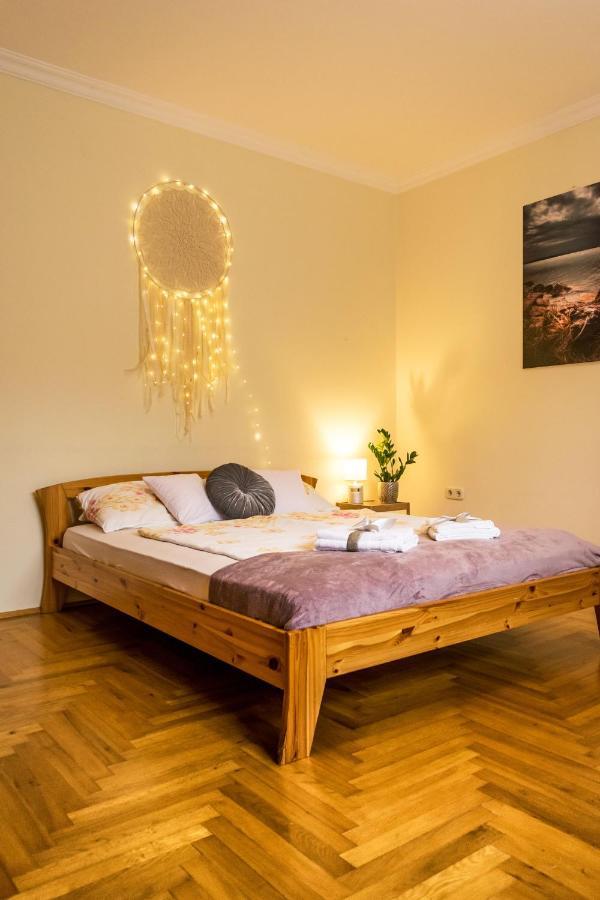 Mikes Vendeghaz Hotel Balatonfured Exterior photo